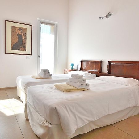 South Apartment With Pool Torri Del Benaco Bagian luar foto