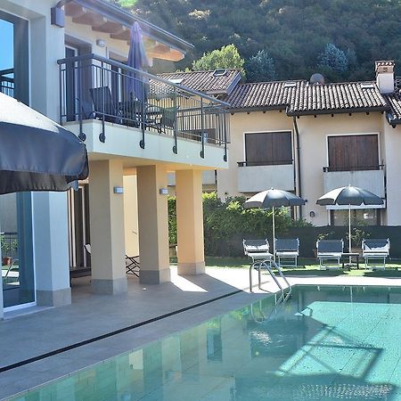 South Apartment With Pool Torri Del Benaco Bagian luar foto