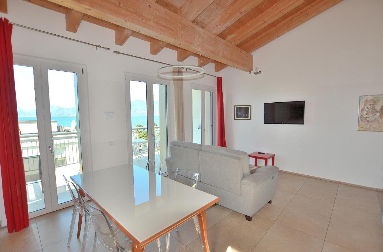 South Apartment With Pool Torri Del Benaco Bagian luar foto
