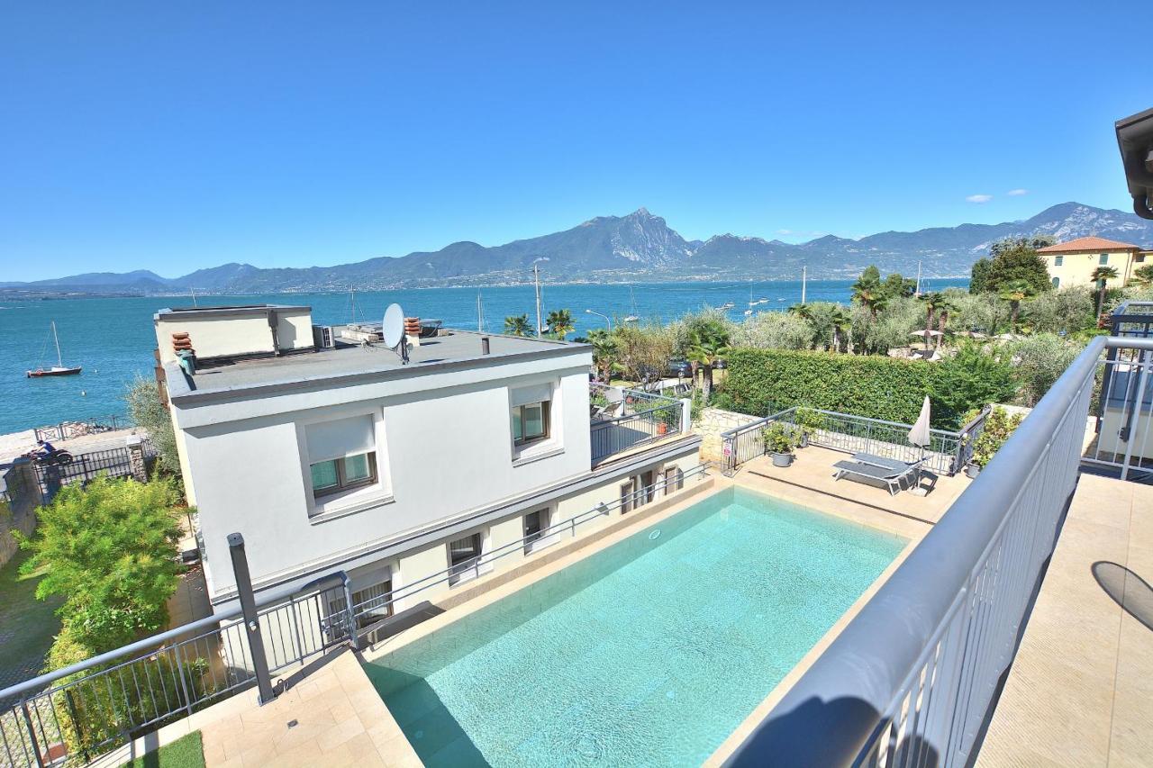 South Apartment With Pool Torri Del Benaco Bagian luar foto