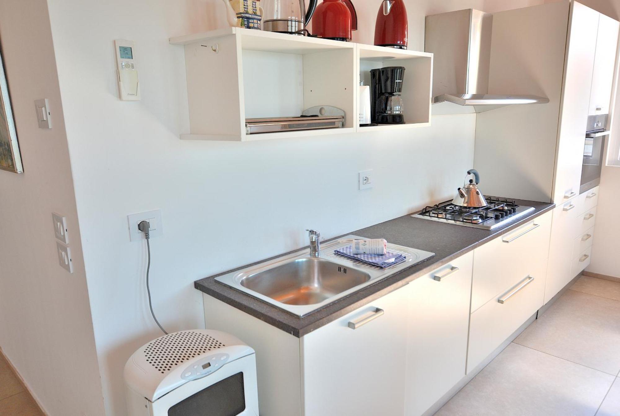 South Apartment With Pool Torri Del Benaco Bagian luar foto