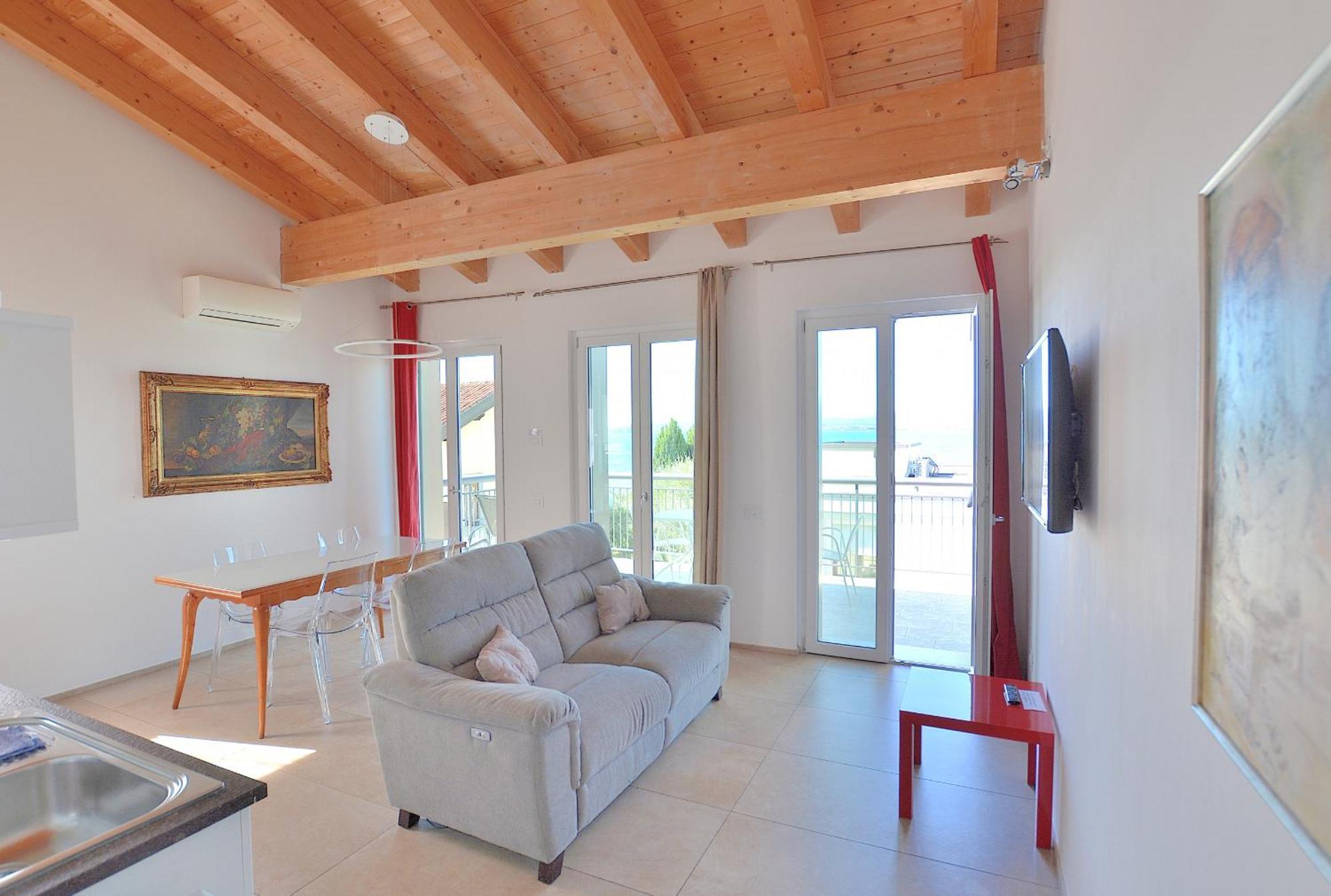 South Apartment With Pool Torri Del Benaco Bagian luar foto