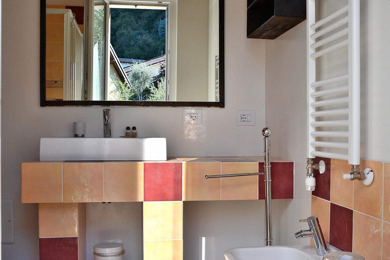 South Apartment With Pool Torri Del Benaco Bagian luar foto